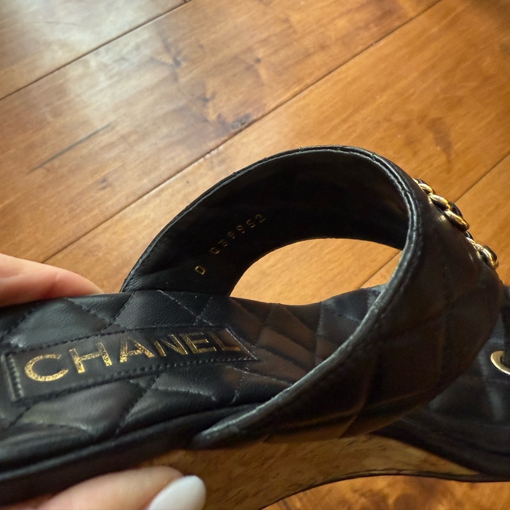 Chanel CC cork wedge shiny goatskin gold black - Picture 8 of 8